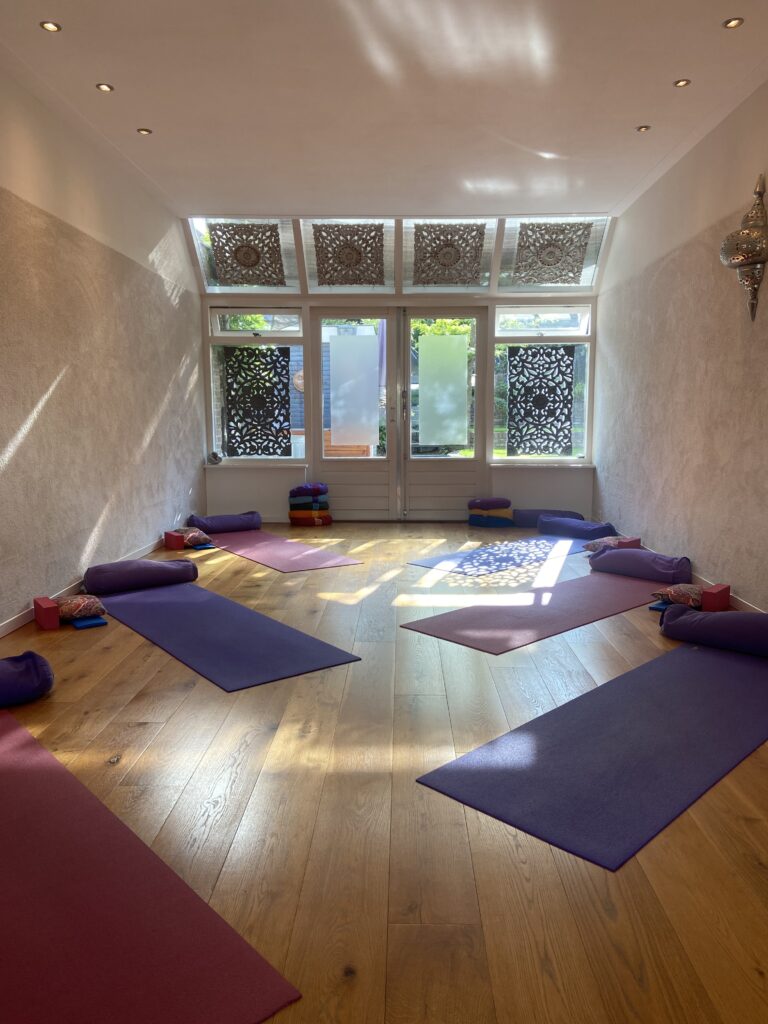 yoga-libra-restorative