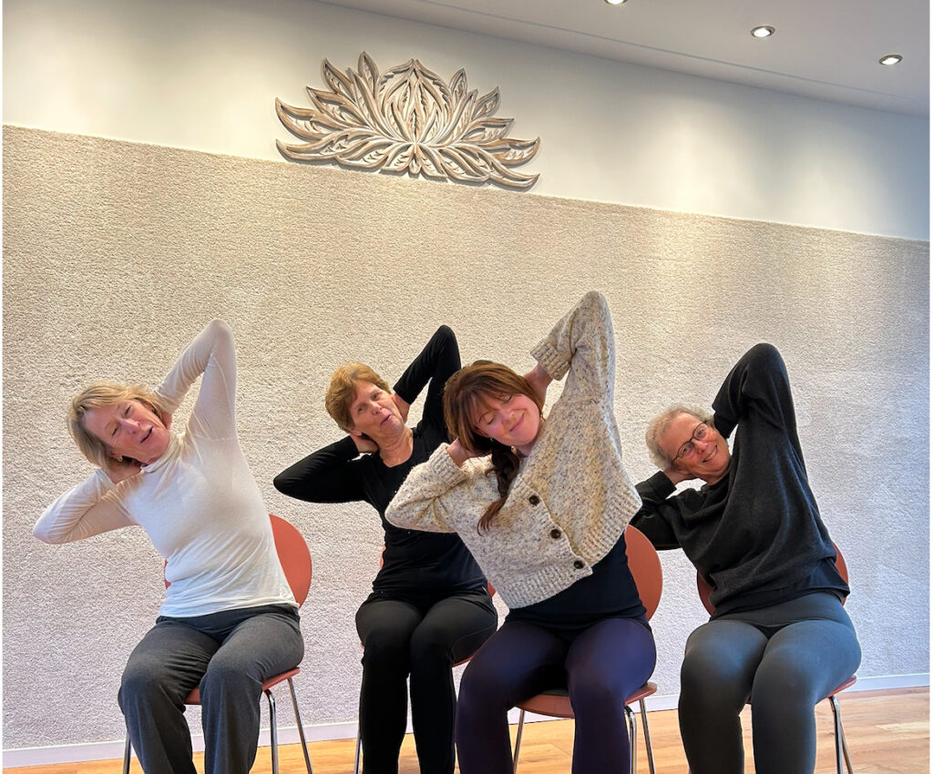 Stoelyoga oefening 1